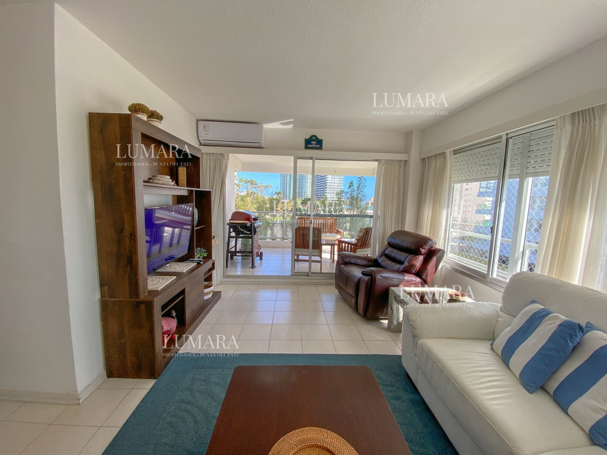 Apartamento ID.2638 - Mansa, apartamento en primera linea de 3 dormitorios mas dependencia