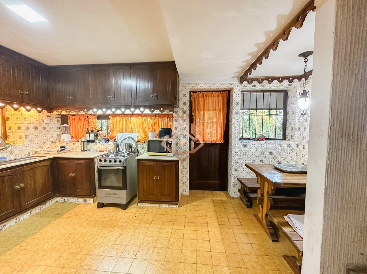 Hermosa casa en Lugano, 4 dormitorios más dependencia