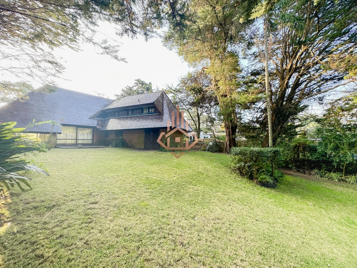 Hermosa casa en Lugano, 4 dormitorios más dependencia