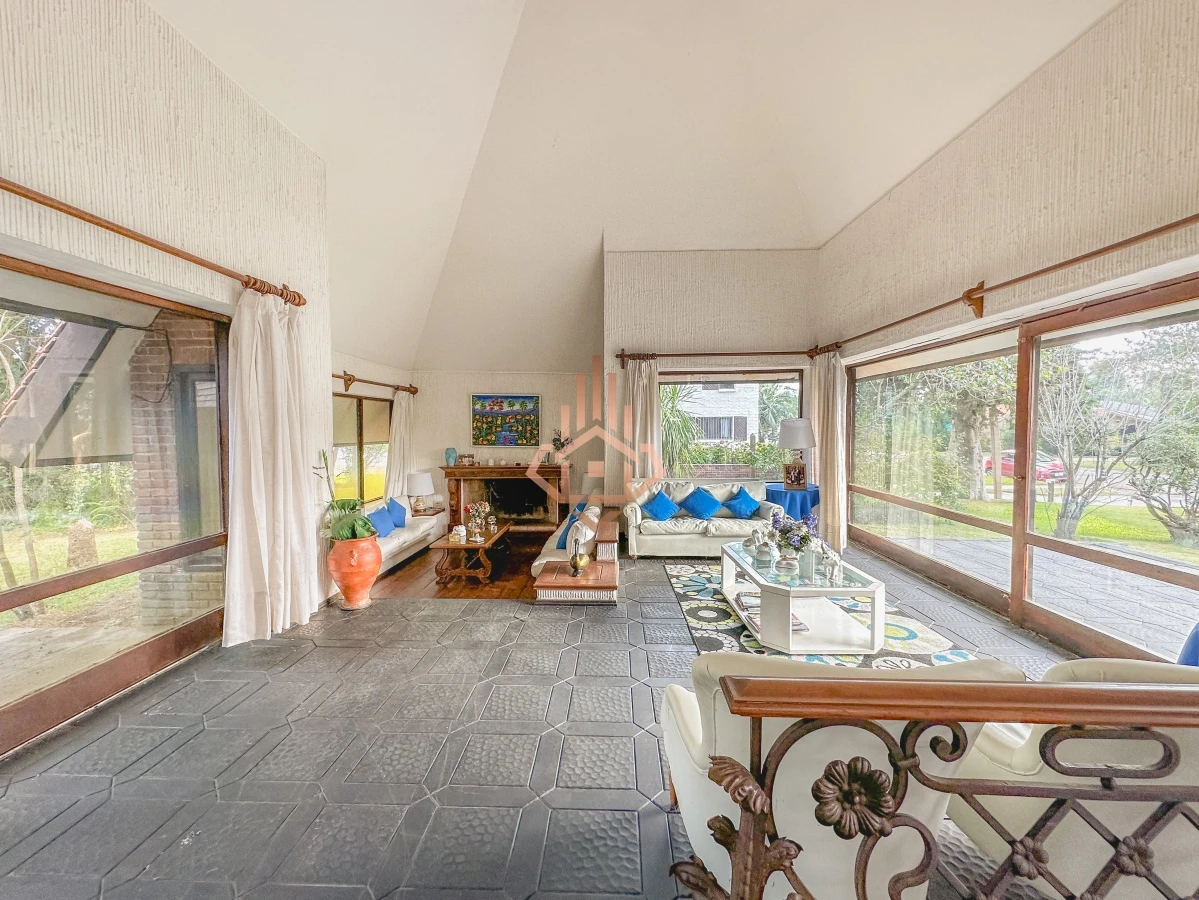 Hermosa casa en Lugano, 4 dormitorios más dependencia