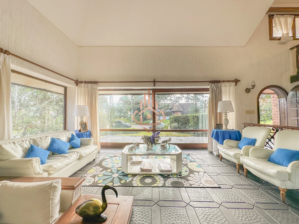 Hermosa casa en Lugano, 4 dormitorios más dependencia