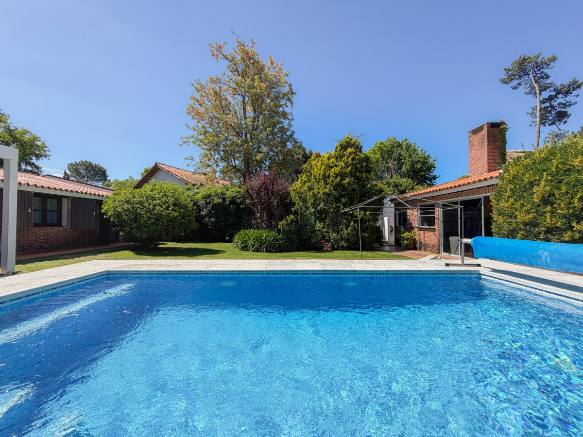 Casa ID.768 - Casa en Pinares, 4 dormitorios y piscina climatizada