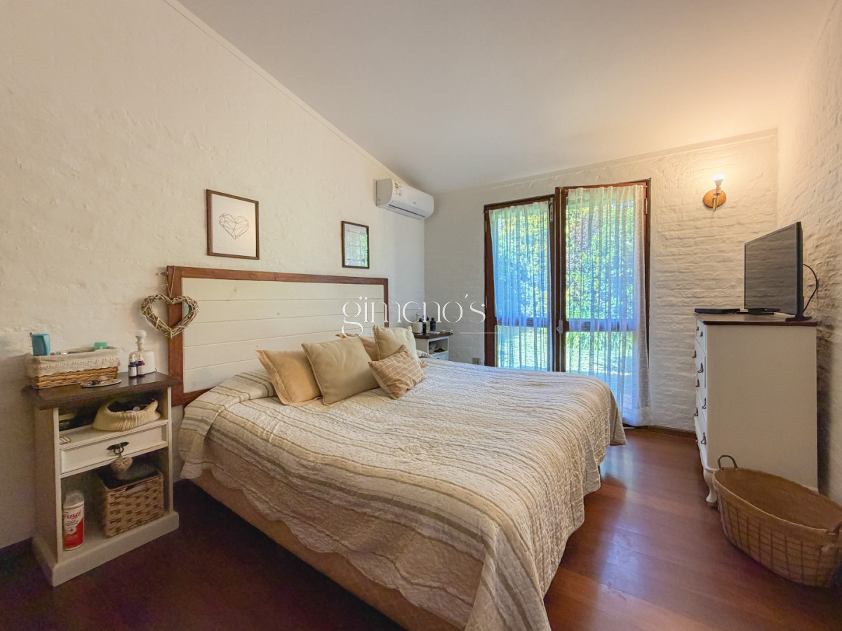 Casa ID.1035 - Casa en Pinares, 4 dormitorios y piscina climatizada