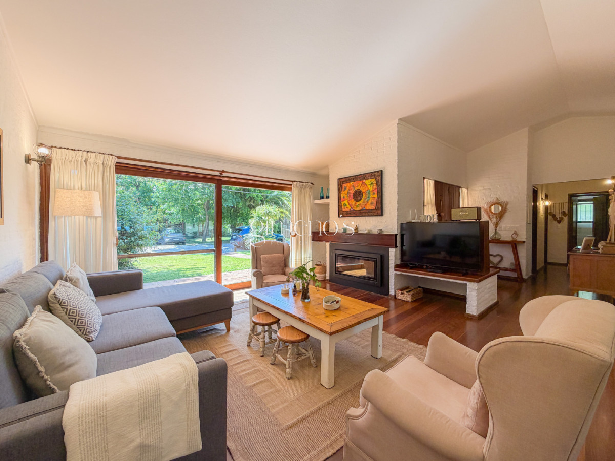 Casa ID.1035 - Casa en Pinares, 4 dormitorios y piscina climatizada