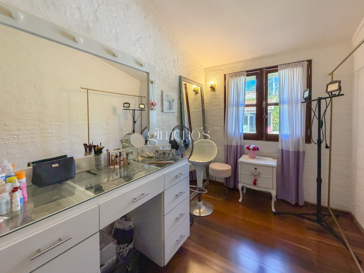 Casa ID.1035 - Casa en Pinares, 4 dormitorios y piscina climatizada