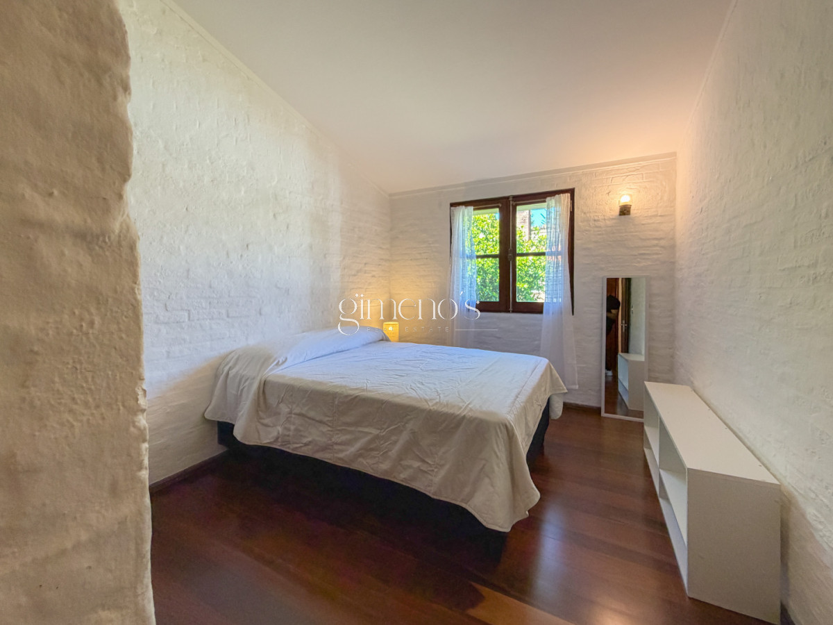 Casa ID.1035 - Casa en Pinares, 4 dormitorios y piscina climatizada