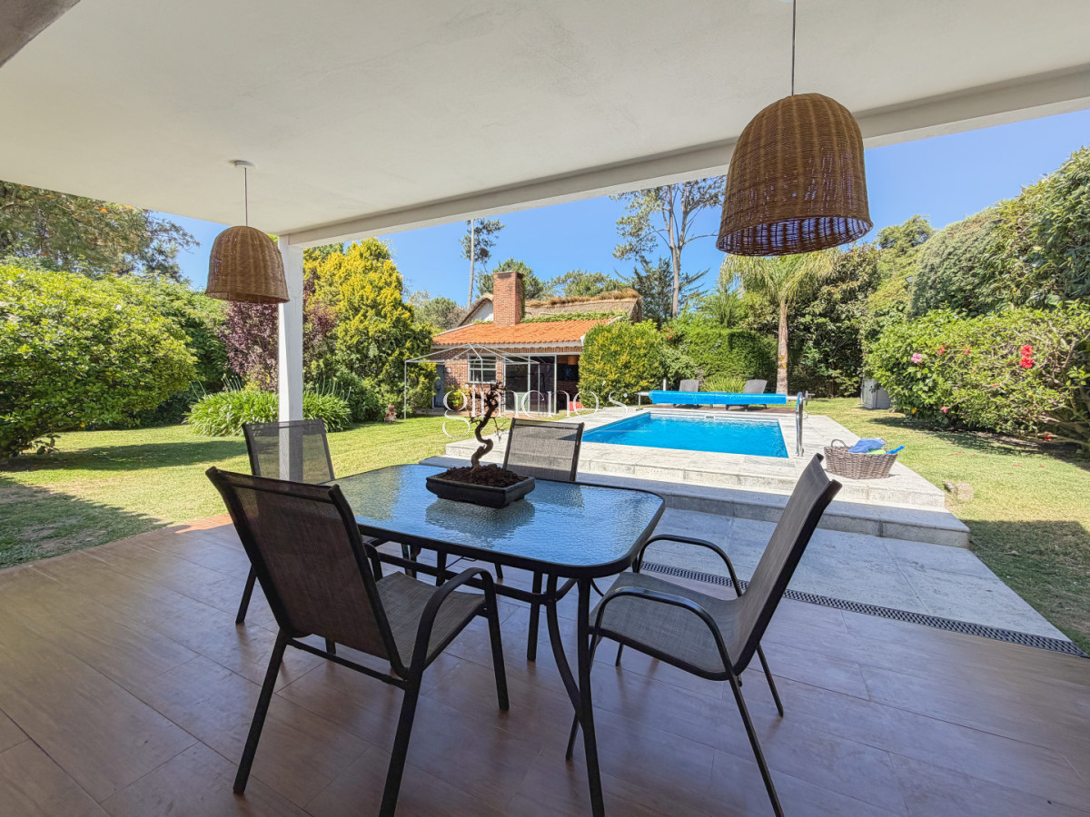 Casa ID.1035 - Casa en Pinares, 4 dormitorios y piscina climatizada