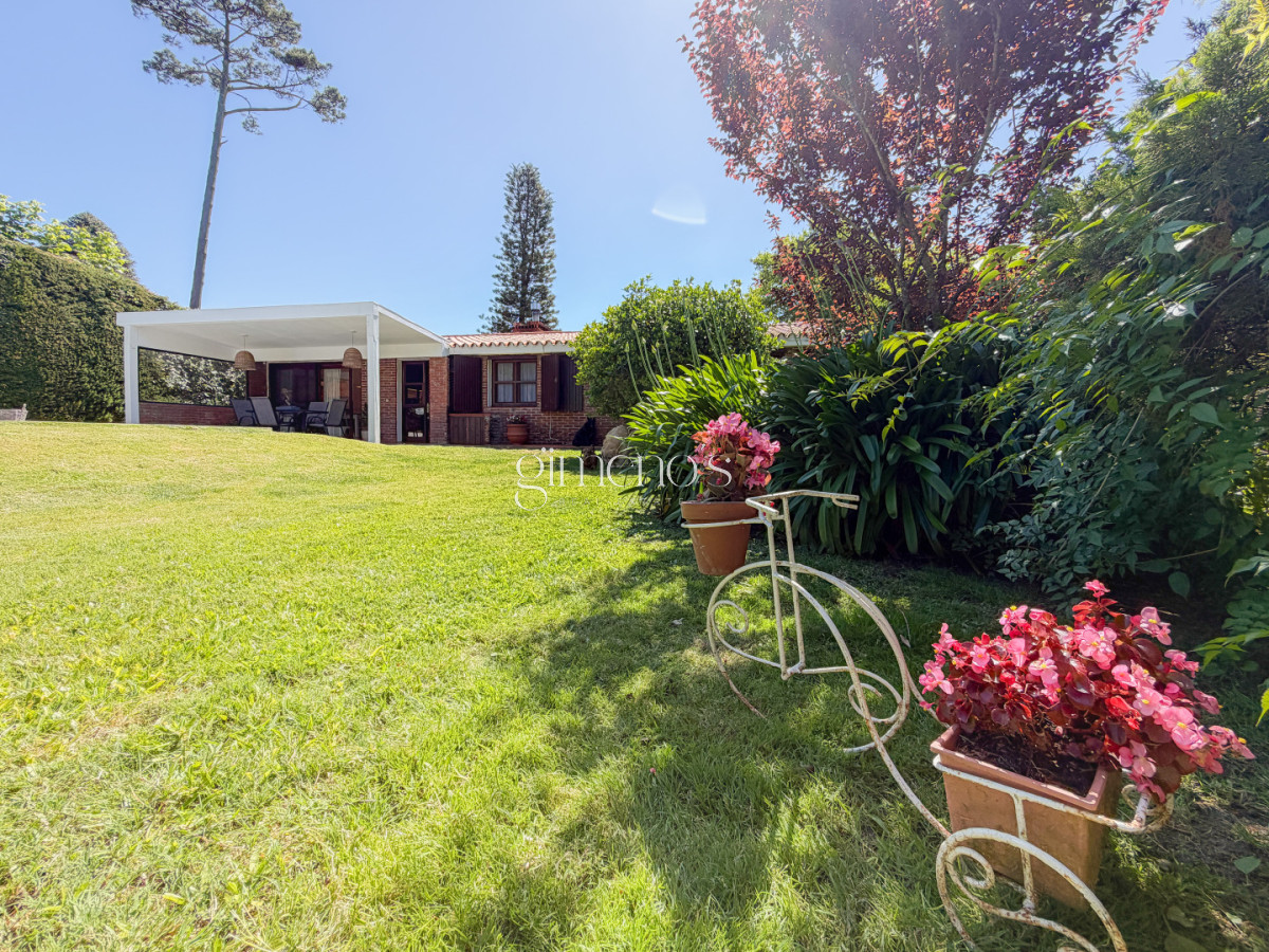 Casa ID.1035 - Casa en Pinares, 4 dormitorios y piscina climatizada