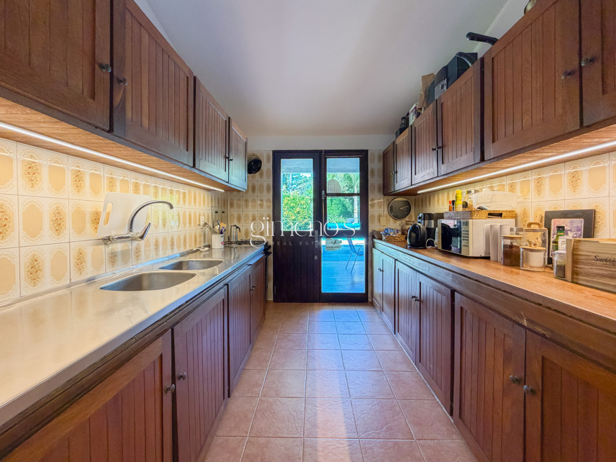 Casa ID.1035 - Casa en Pinares, 4 dormitorios y piscina climatizada