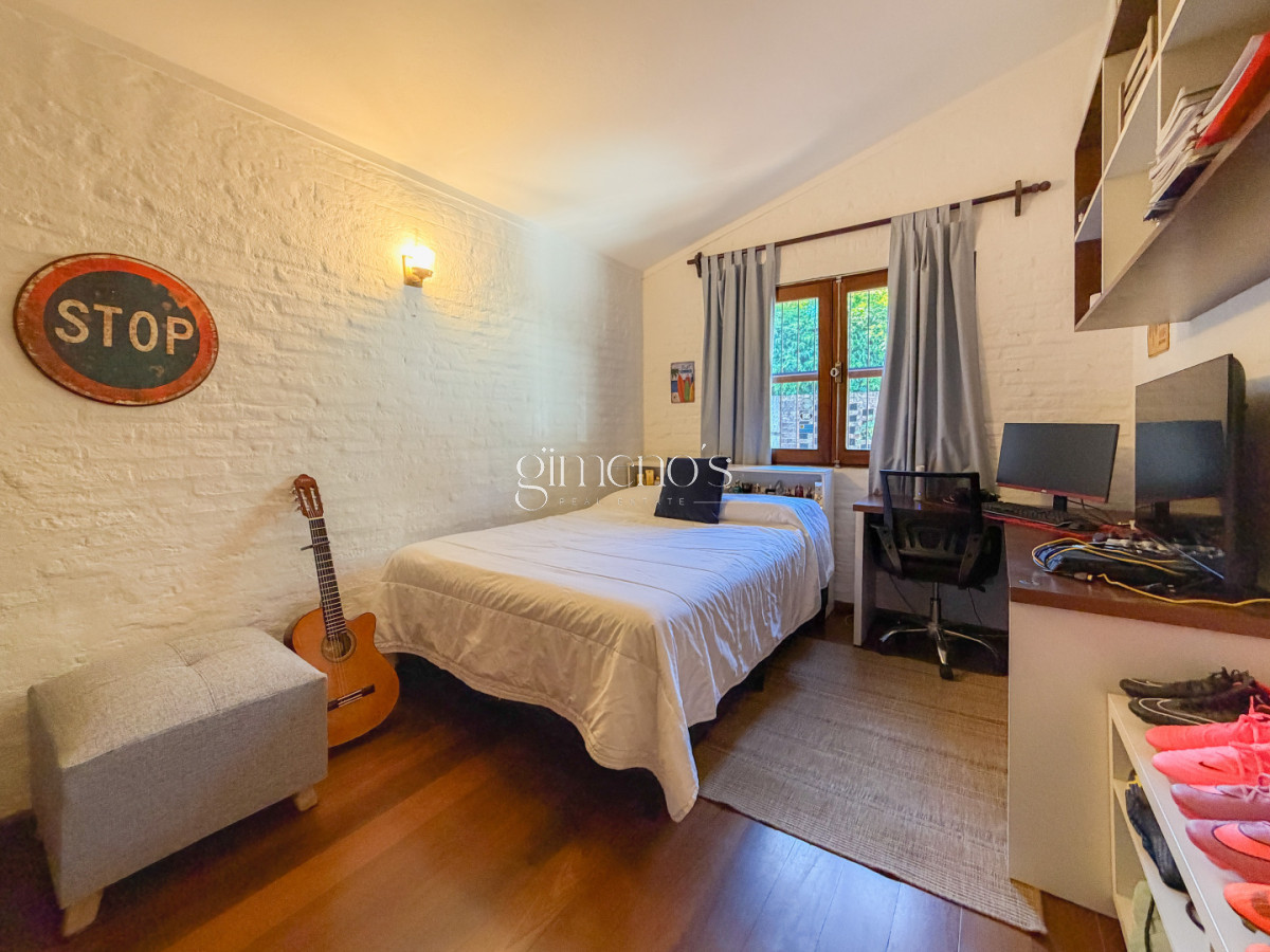 Casa ID.1035 - Casa en Pinares, 4 dormitorios y piscina climatizada