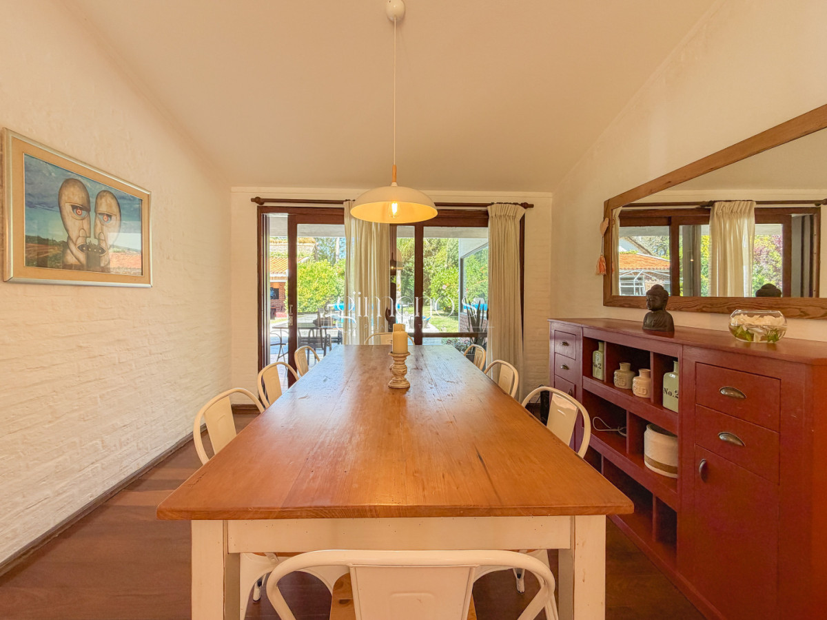 Casa ID.1035 - Casa en Pinares, 4 dormitorios y piscina climatizada