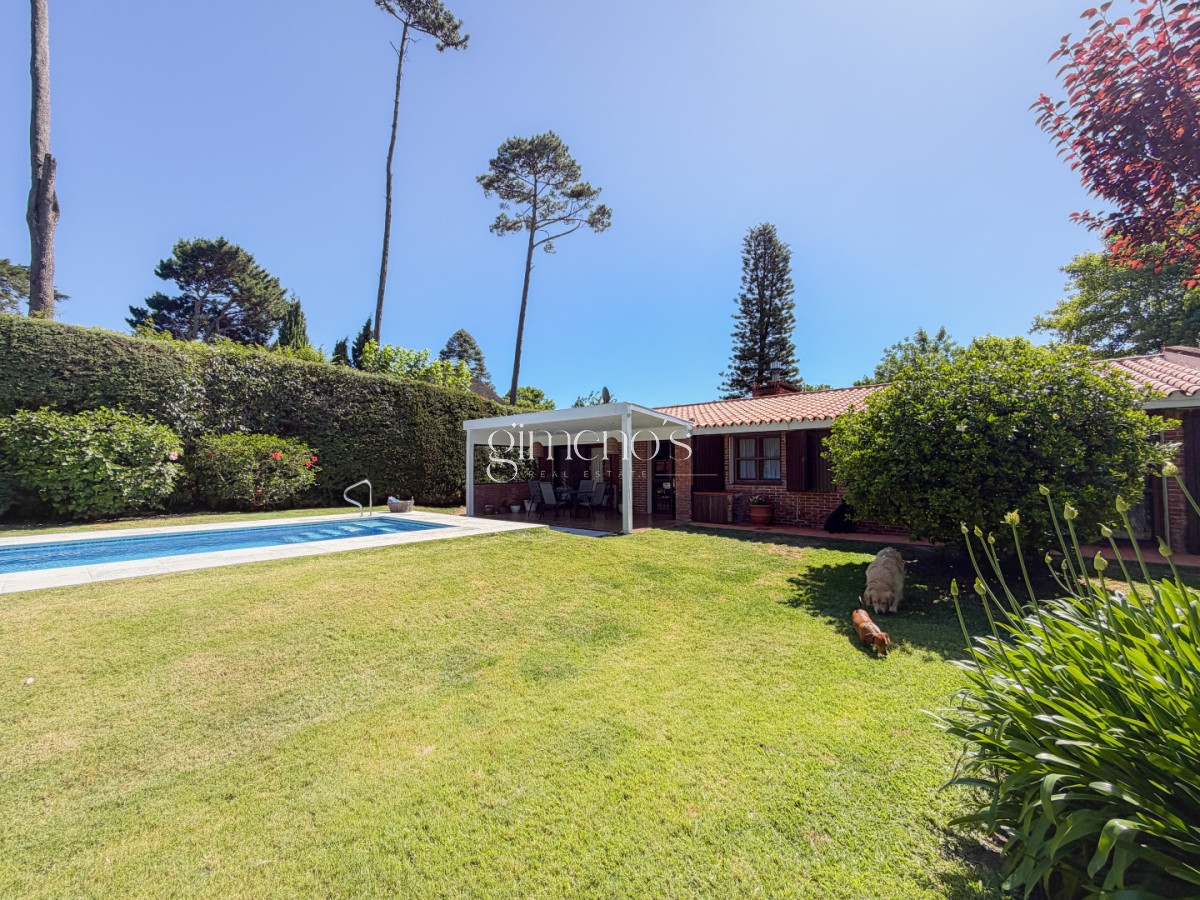 Casa ID.1035 - Casa en Pinares, 4 dormitorios y piscina climatizada