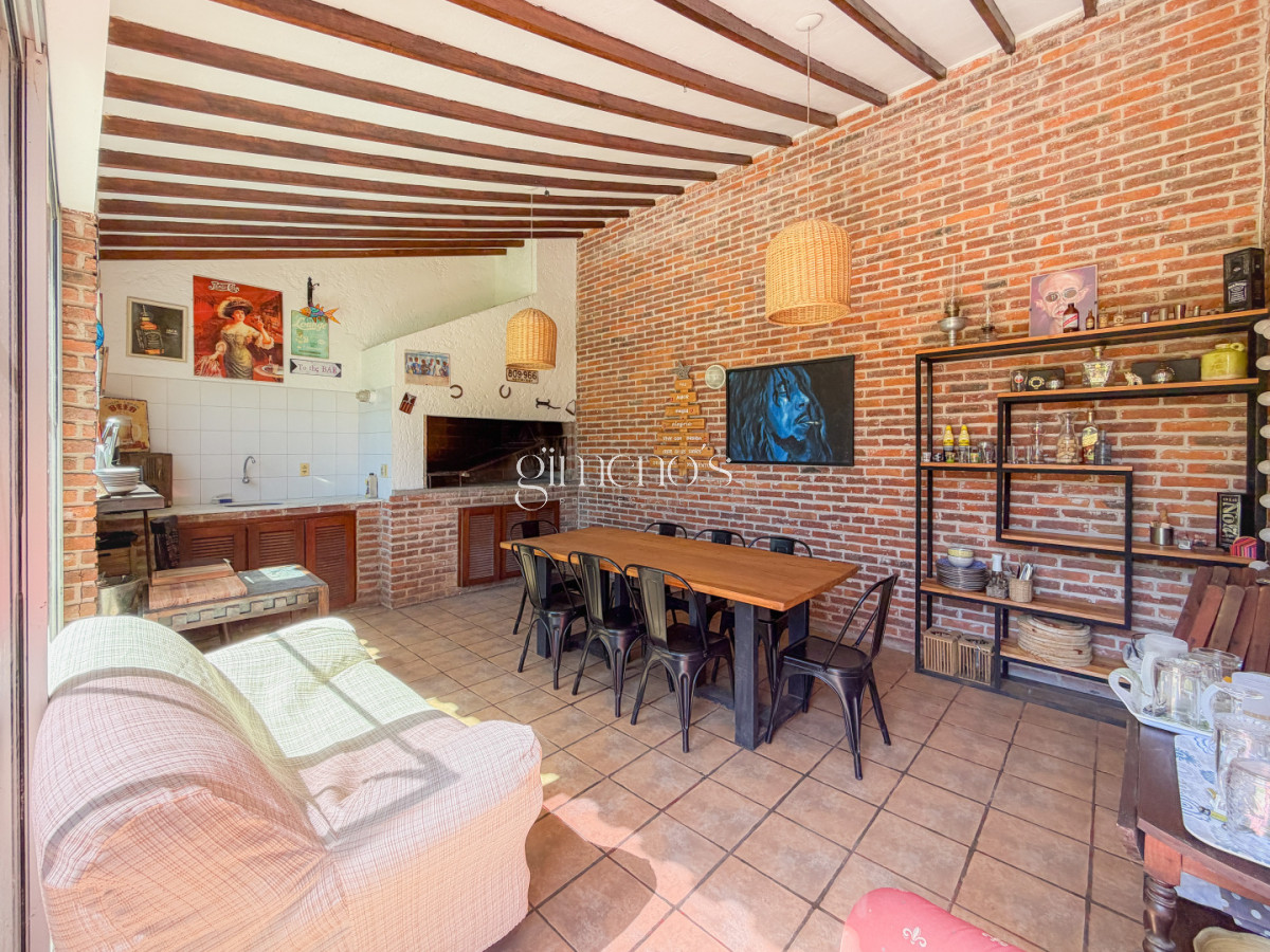 Casa ID.1035 - Casa en Pinares, 4 dormitorios y piscina climatizada