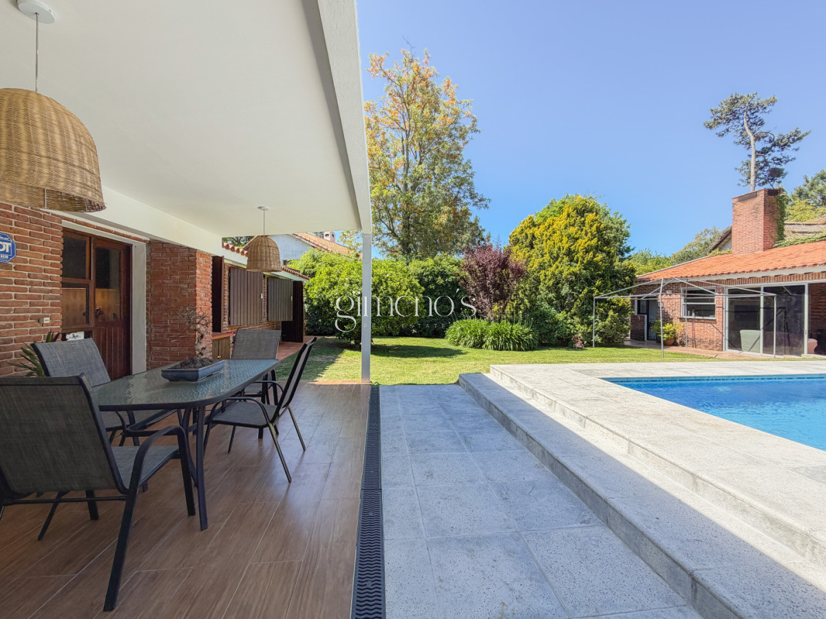 Casa ID.1035 - Casa en Pinares, 4 dormitorios y piscina climatizada