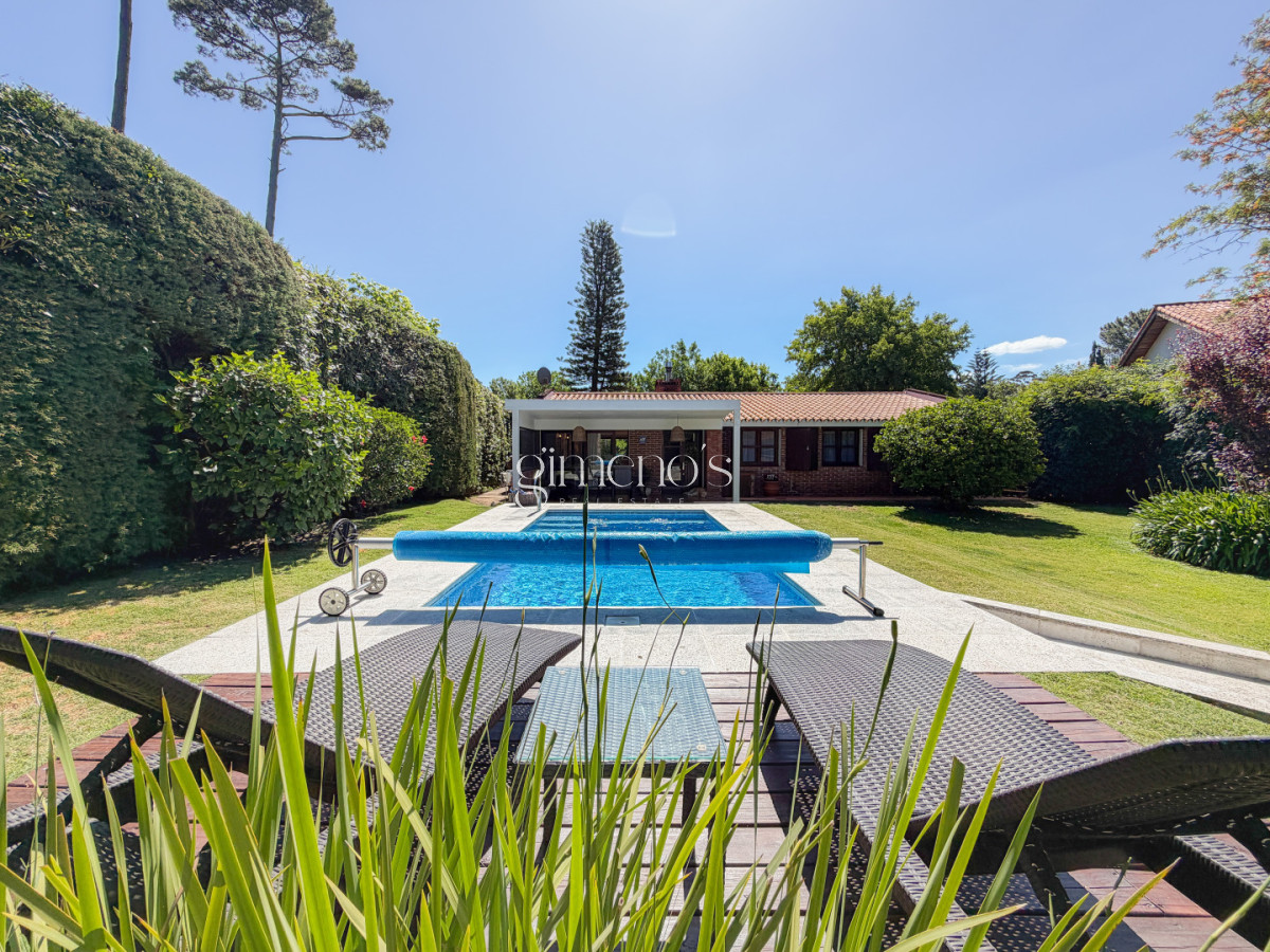 Casa ID.1035 - Casa en Pinares, 4 dormitorios y piscina climatizada