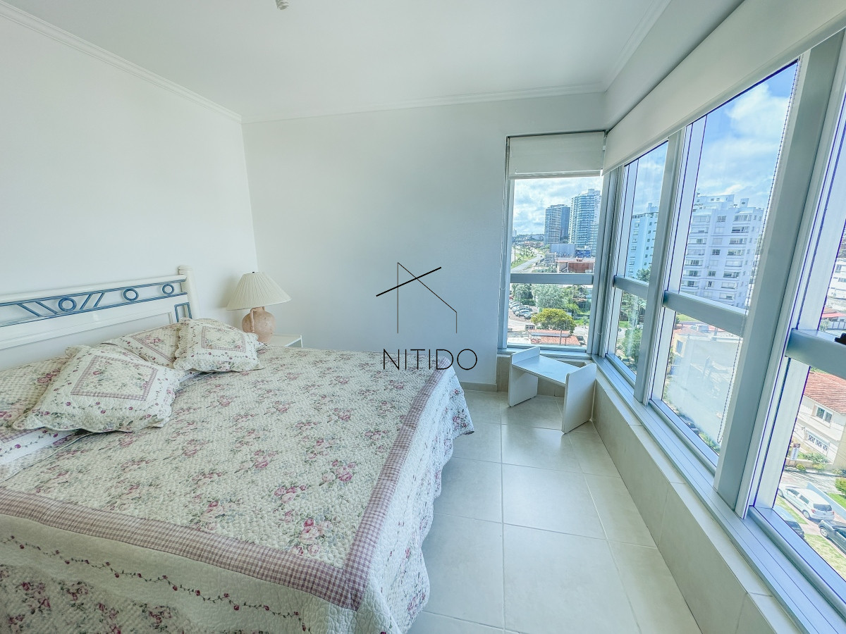 Apartamento ID.115 - Mansa, apartamento de 3 dormitorios más dependencia con parrillero