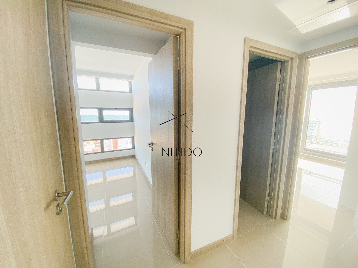 Apartamento ID.111 - Piso alto pasante en Brava, 3 dormitorios, parrillero y jacuzzi