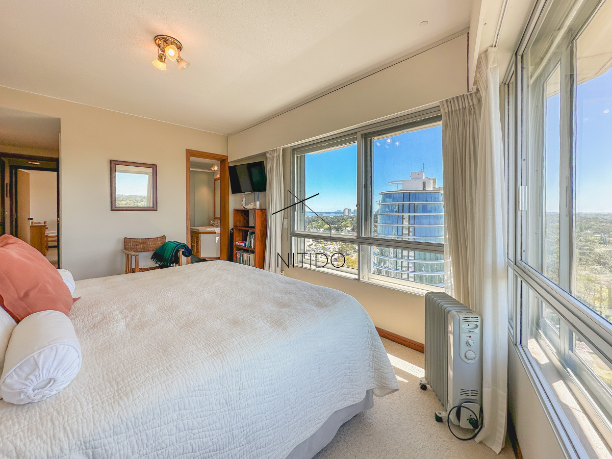 Apartamento ID.297 - Apartamento en Roosevelt, piso alto, 2 dormitorios más dependencia