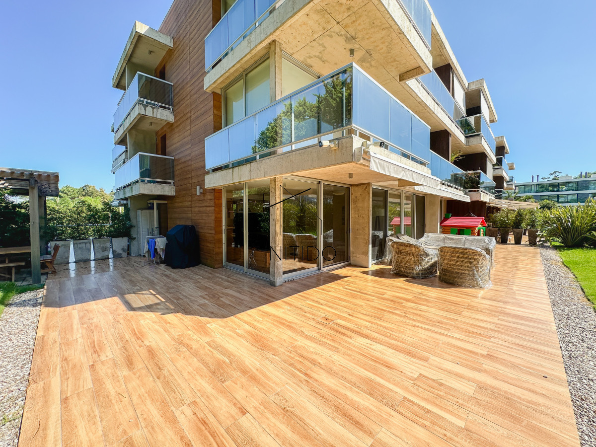 Apartamento ID.125 - Apartamento en Mansa, 3 dormitorios, patio y parrillero