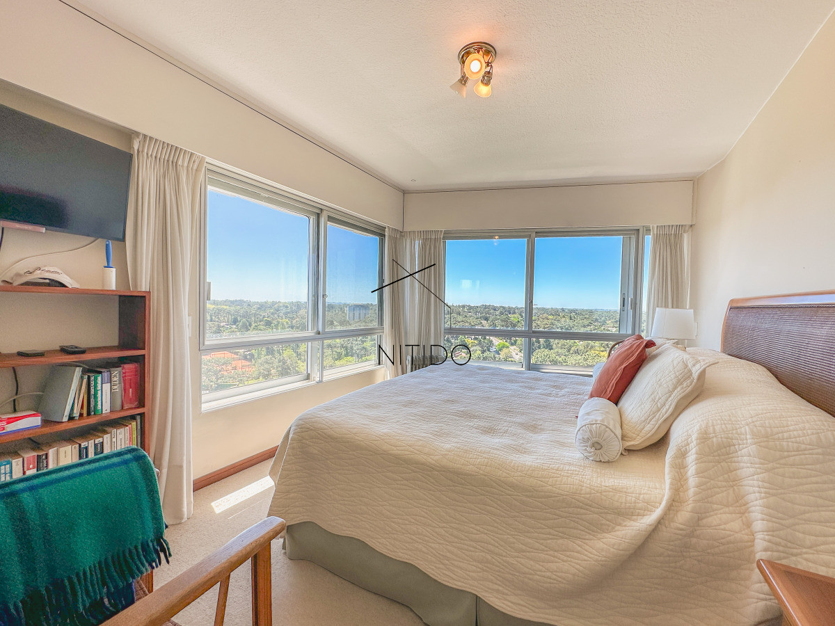 Apartamento ID.297 - Apartamento en Roosevelt, piso alto, 2 dormitorios más dependencia