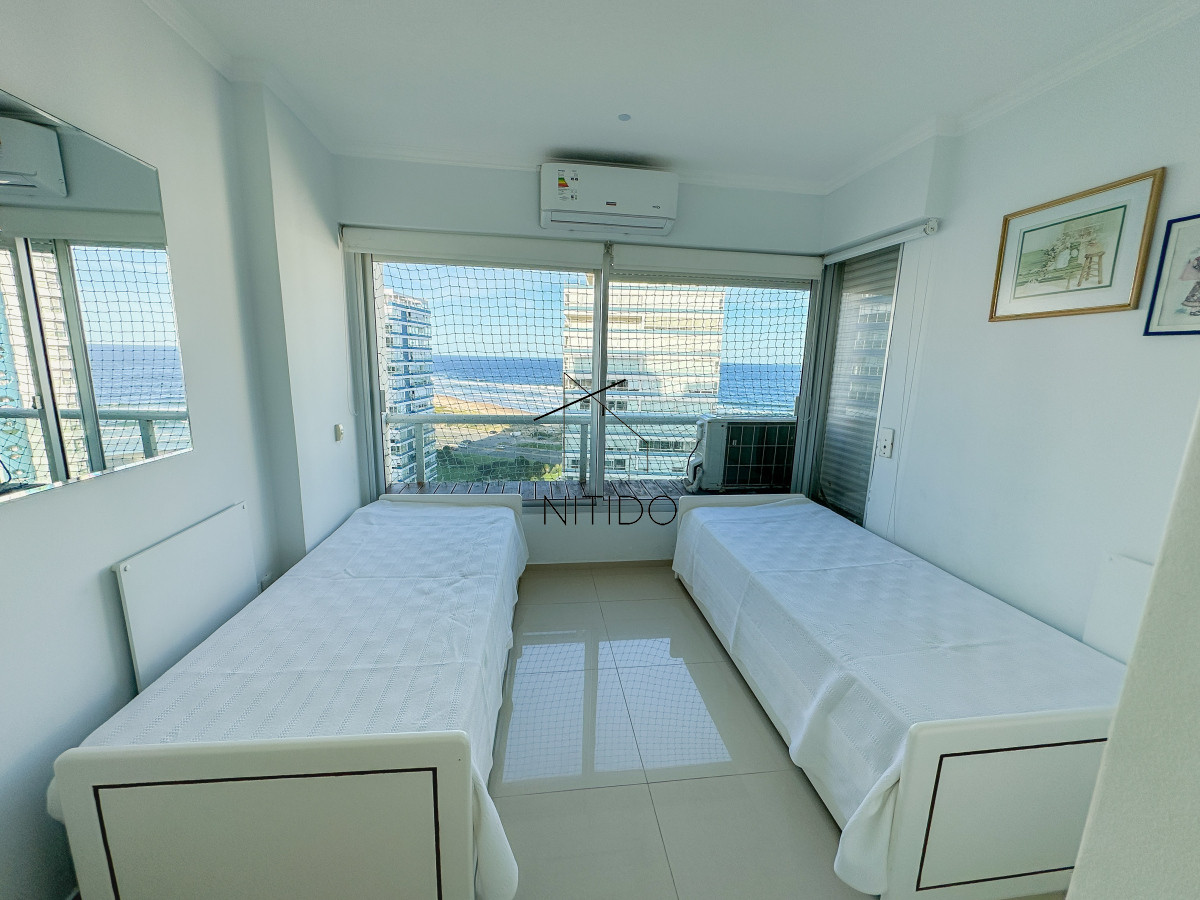 Apartamento ID.129 - Apartamento en Brava, piso alto, 2 dormitorios más dependencia