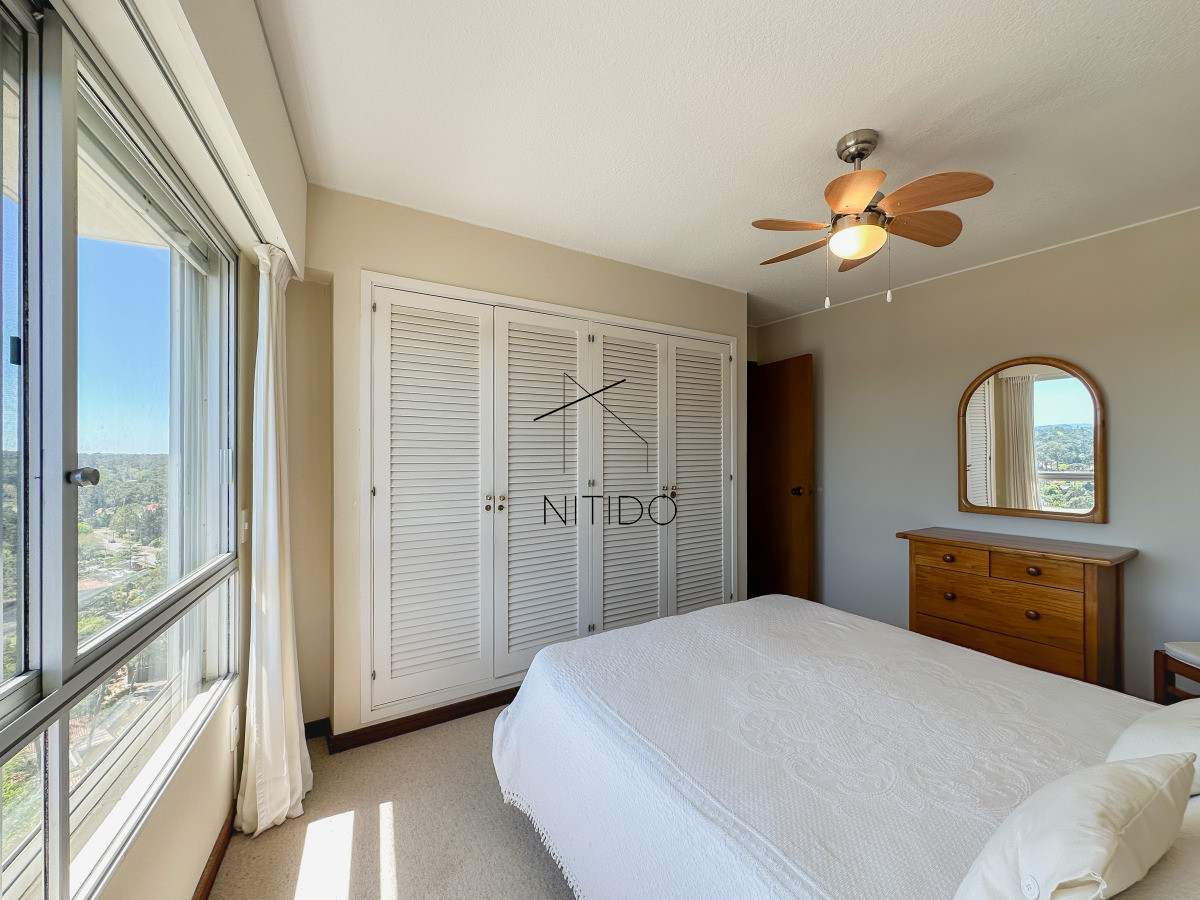 Apartamento ID.297 - Apartamento en Roosevelt, piso alto, 2 dormitorios más dependencia