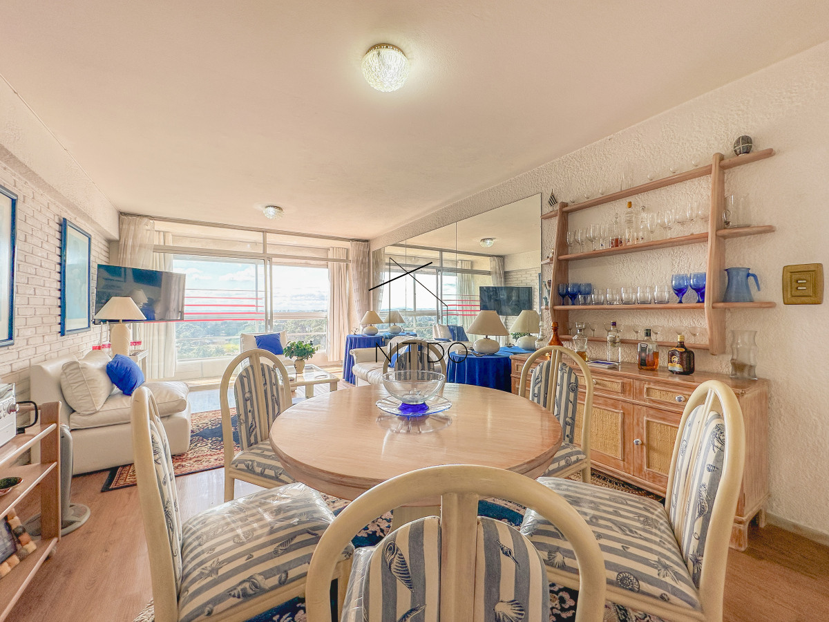 Apartamento ID.134 - Apartamento en Roosevelt, piso alto de 2 dormitorios