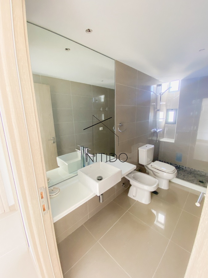 Apartamento ID.111 - Piso alto pasante en Brava, 3 dormitorios, parrillero y jacuzzi