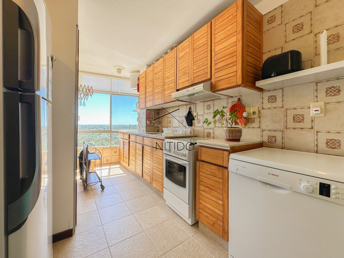 Apartamento ID.297 - Apartamento en Roosevelt, piso alto, 2 dormitorios más dependencia