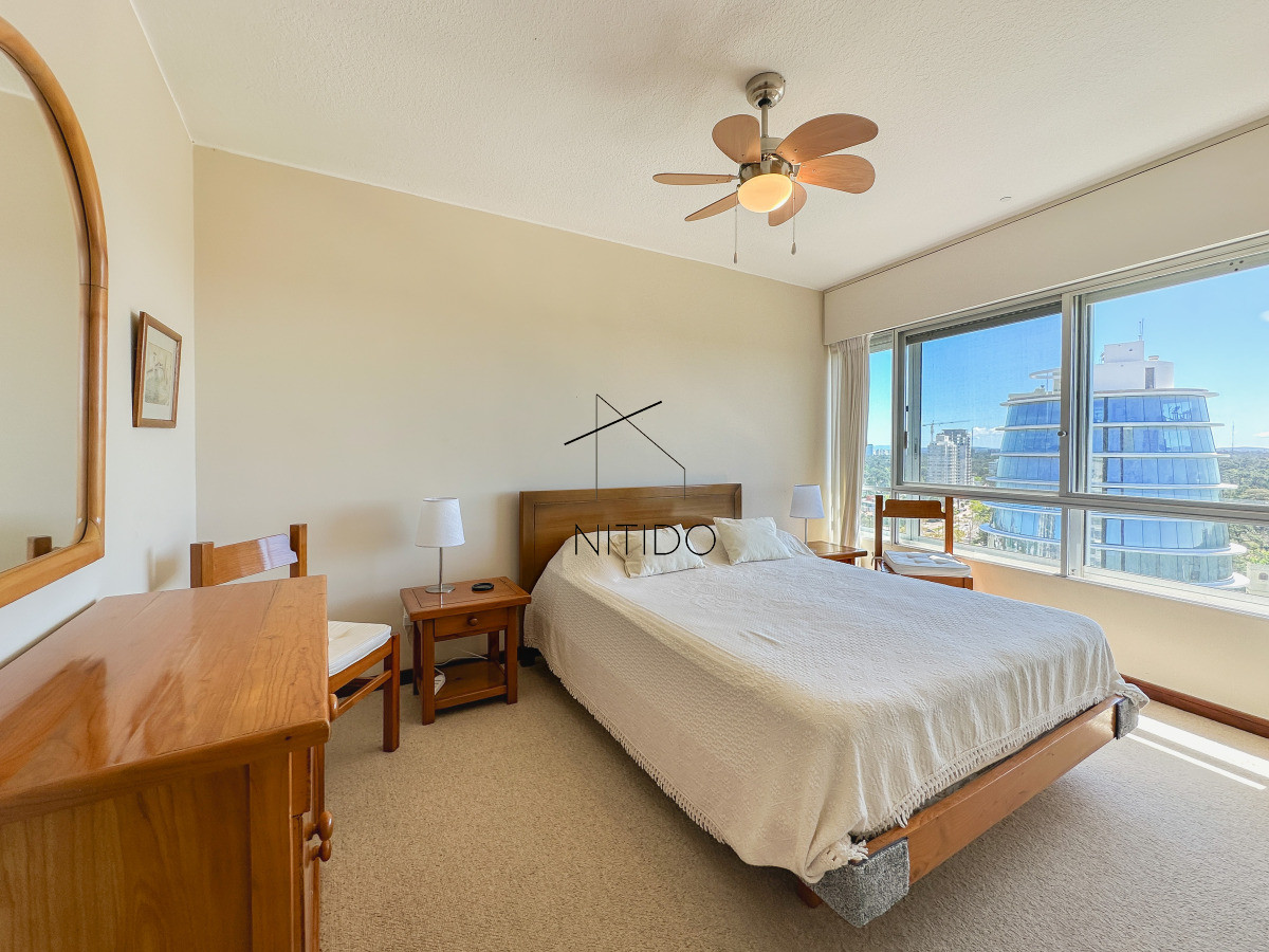 Apartamento ID.297 - Apartamento en Roosevelt, piso alto, 2 dormitorios más dependencia