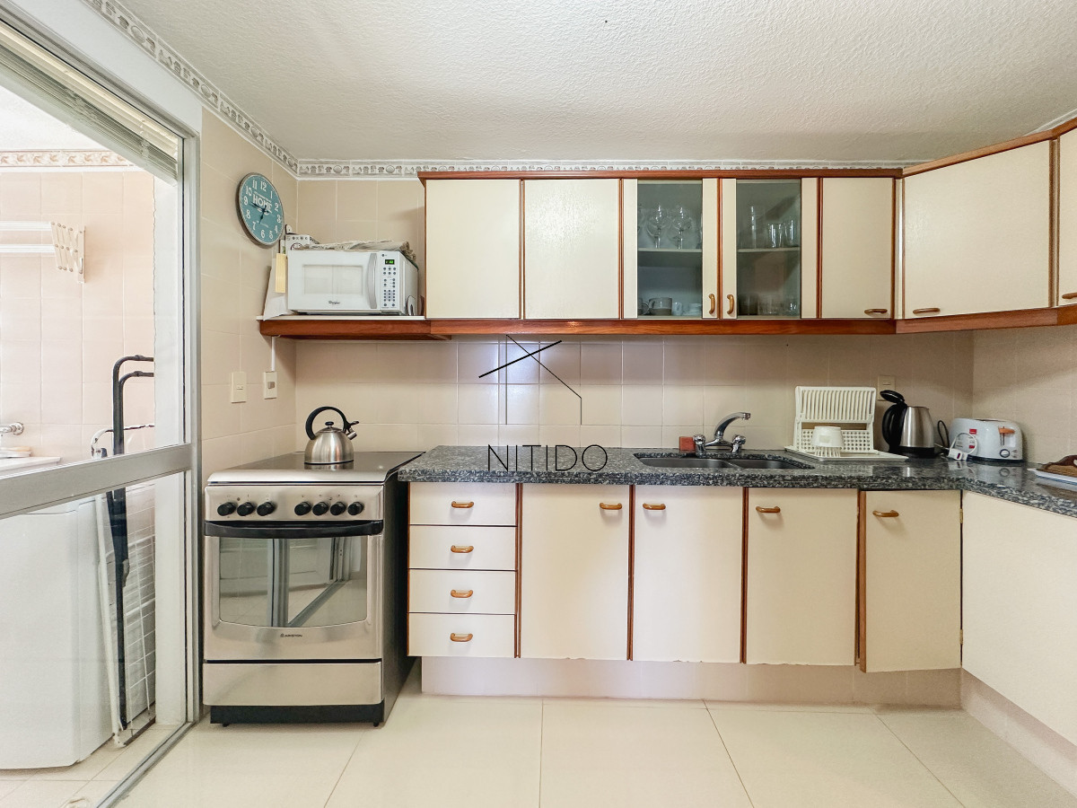Apartamento ID.129 - Apartamento en Brava, piso alto, 2 dormitorios más dependencia