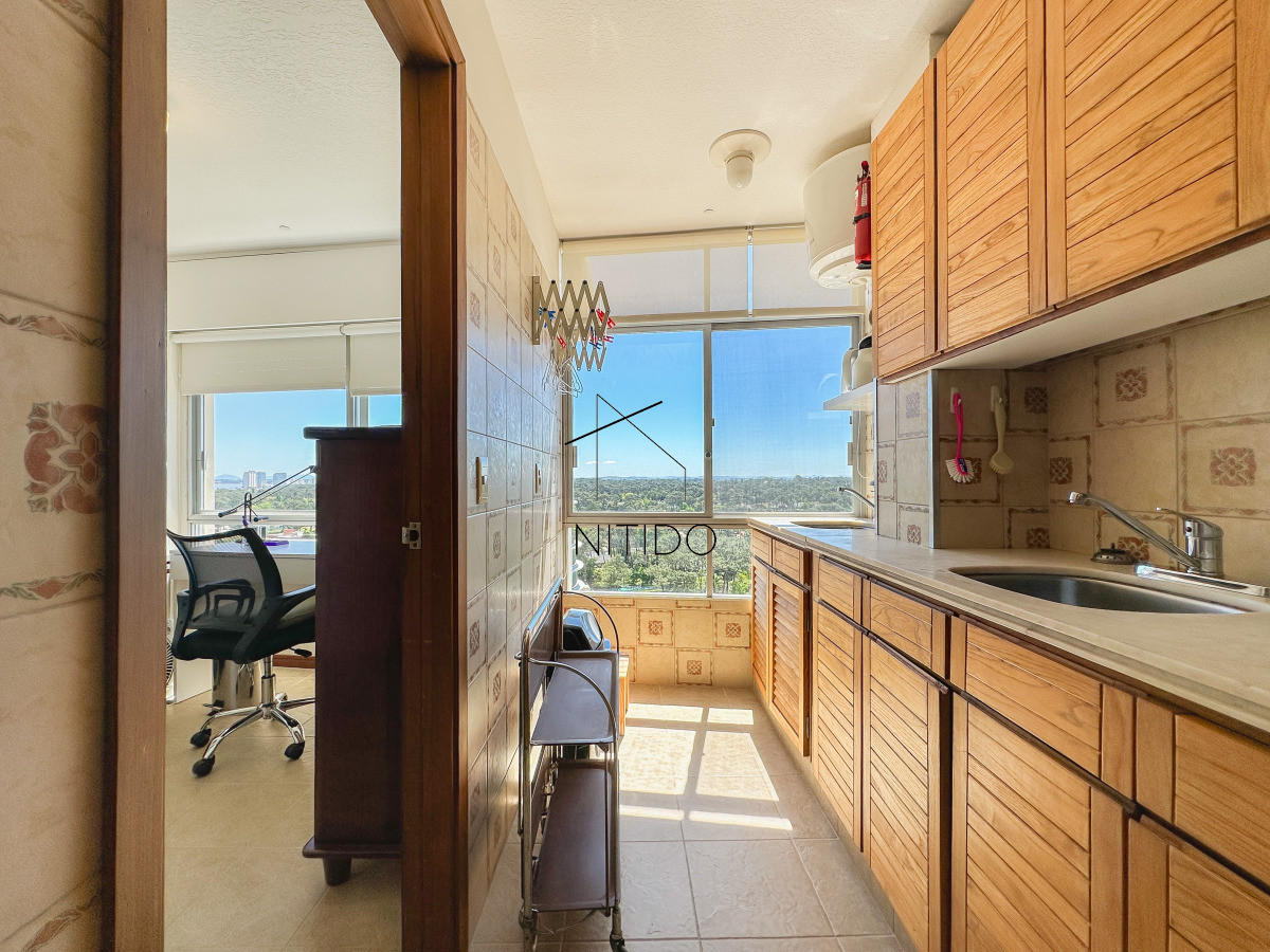 Apartamento ID.297 - Apartamento en Roosevelt, piso alto, 2 dormitorios más dependencia