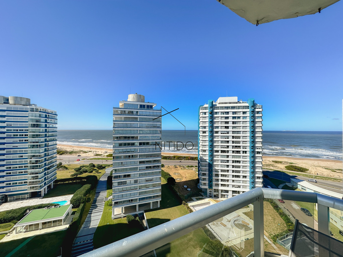 Apartamento ID.129 - Apartamento en Brava, piso alto, 2 dormitorios más dependencia