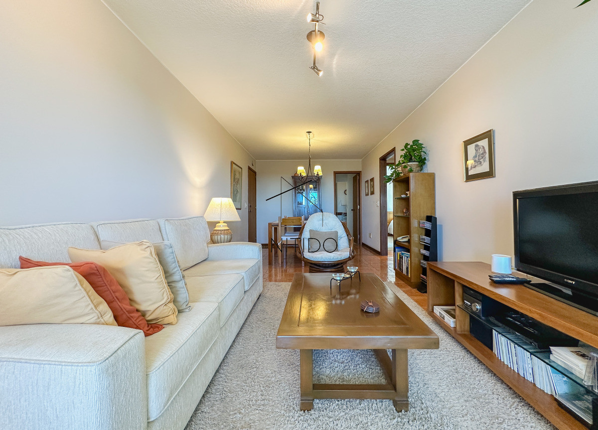 Apartamento ID.297 - Apartamento en Roosevelt, piso alto, 2 dormitorios más dependencia