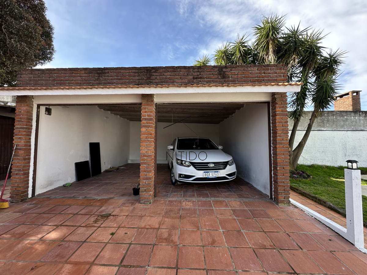 Casa ID.250 - Casa en Mansa, 3 dormitorios mas dependencia y piscina