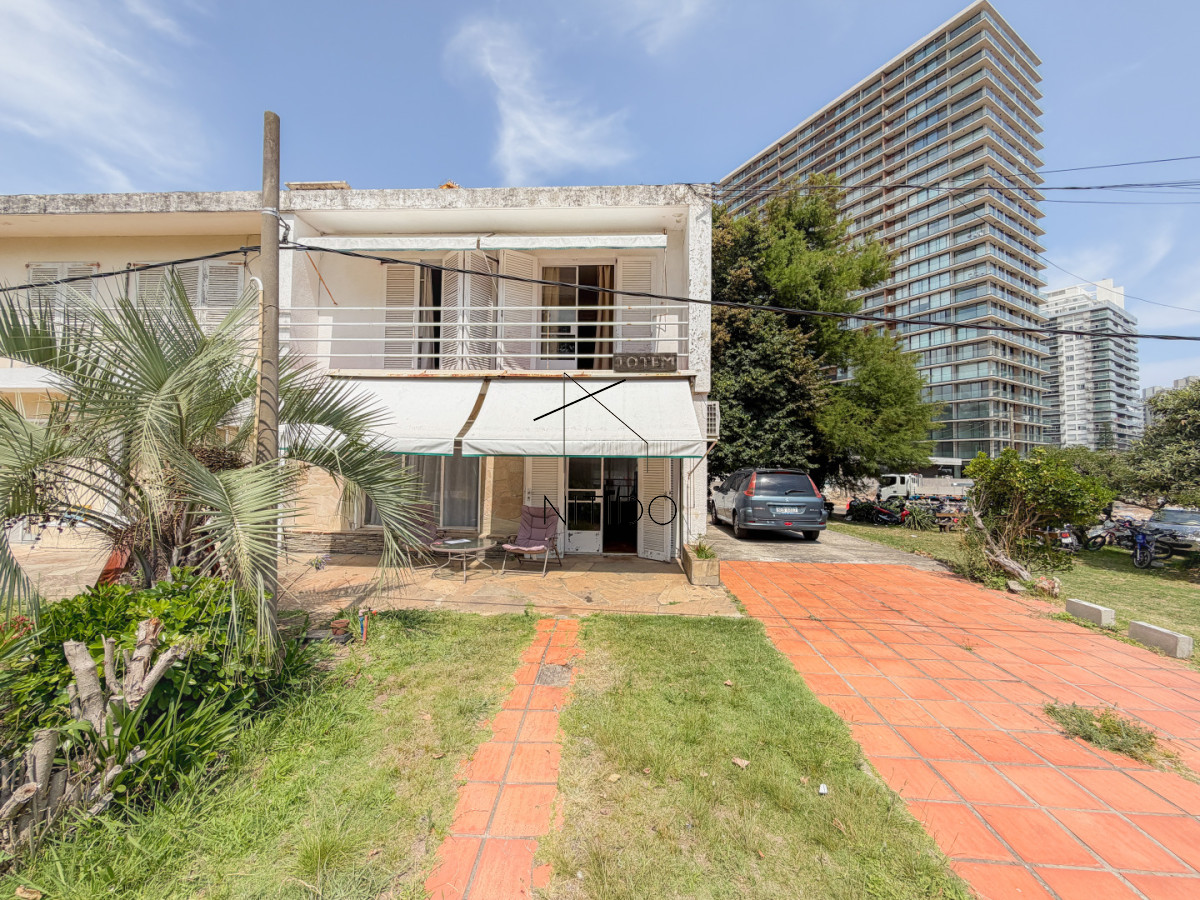 Casa ID.629 - Dúplex en Av Italia - Punta del Este, 4 dormitorios