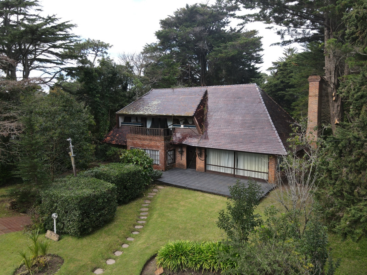 Casa ID.99 - Hermosa casa en Lugano, 4 dormitorios más dependencia