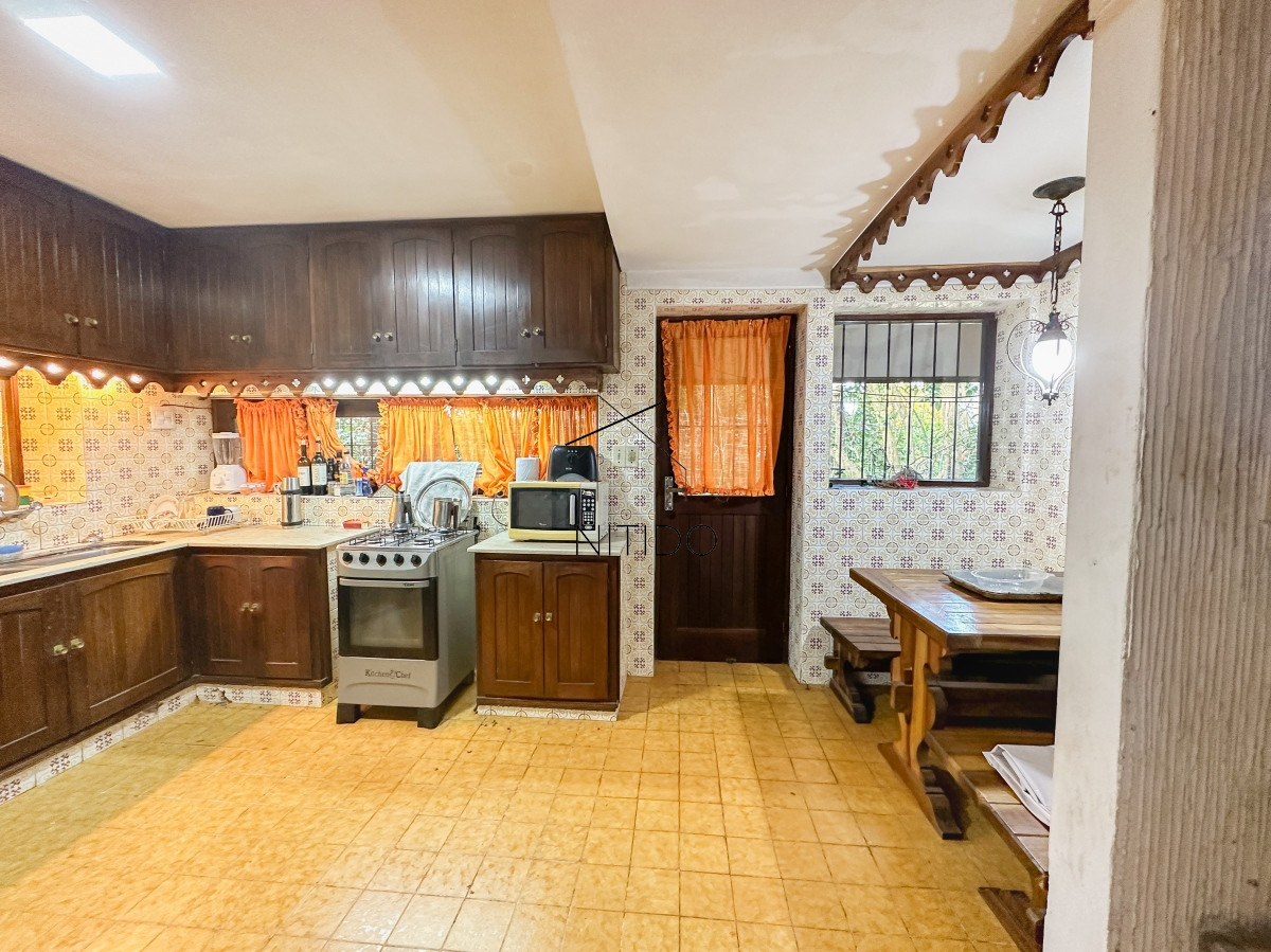 Casa ID.99 - Hermosa casa en Lugano, 4 dormitorios más dependencia