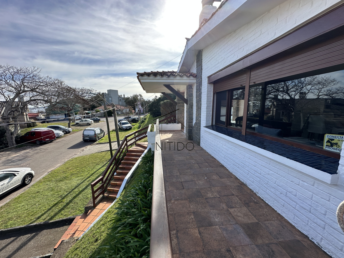 Casa ID.250 - Casa en Mansa, 3 dormitorios mas dependencia y piscina