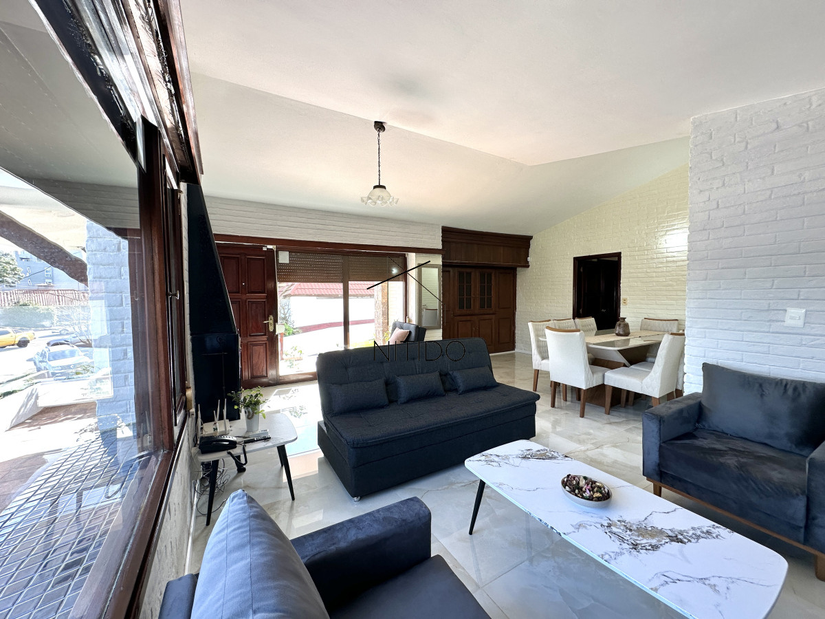 Casa ID.250 - Casa en Mansa, 3 dormitorios mas dependencia y piscina