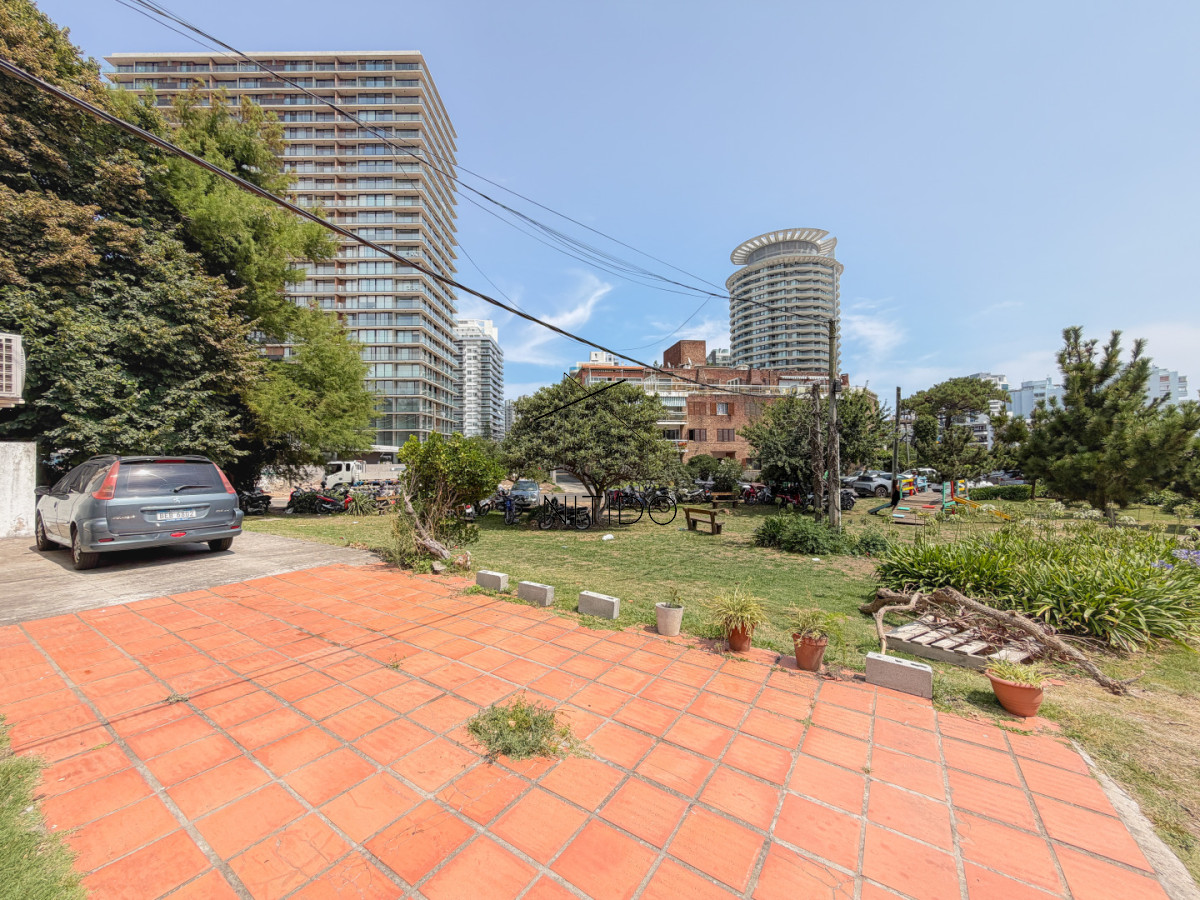 Casa ID.629 - Dúplex en Av Italia - Punta del Este, 4 dormitorios