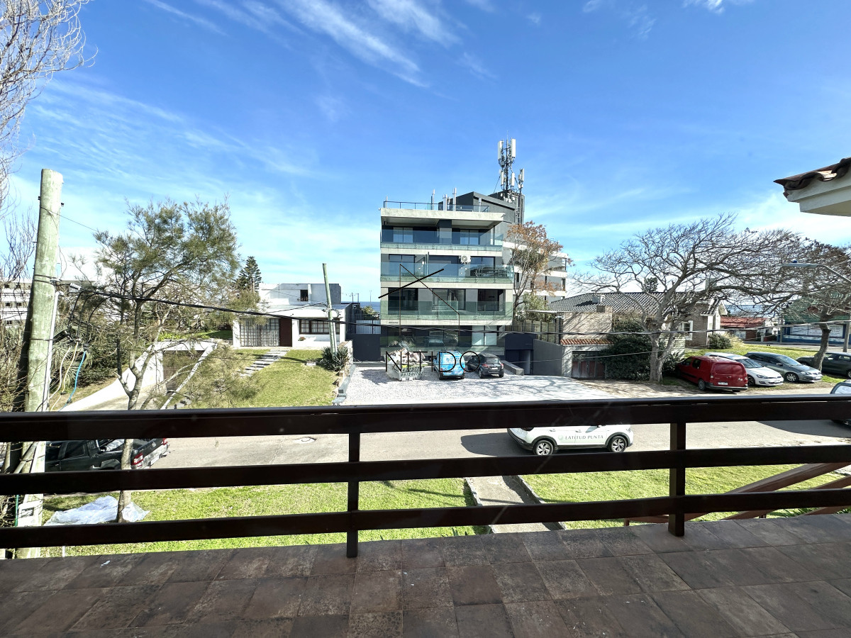 Casa ID.250 - Casa en Mansa, 3 dormitorios mas dependencia y piscina