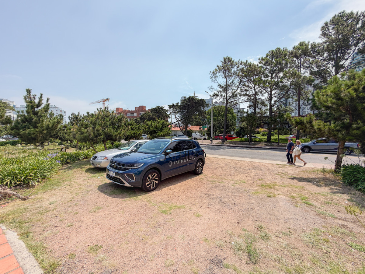 Casa ID.629 - Dúplex en Av Italia - Punta del Este, 4 dormitorios