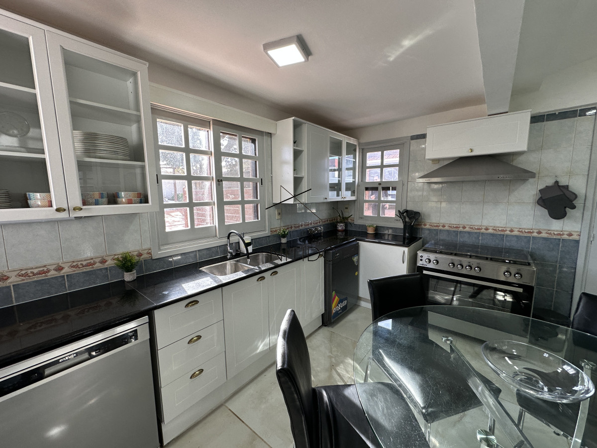 Casa ID.250 - Casa en Mansa, 3 dormitorios mas dependencia y piscina