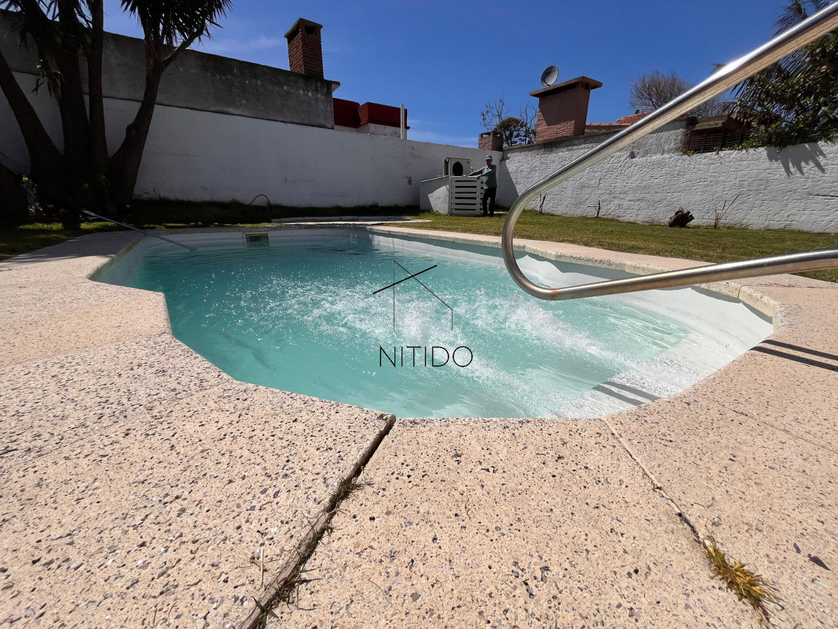 Casa ID.250 - Casa en Mansa, 3 dormitorios mas dependencia y piscina