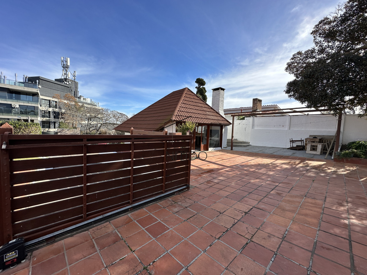 Casa ID.250 - Casa en Mansa, 3 dormitorios mas dependencia y piscina