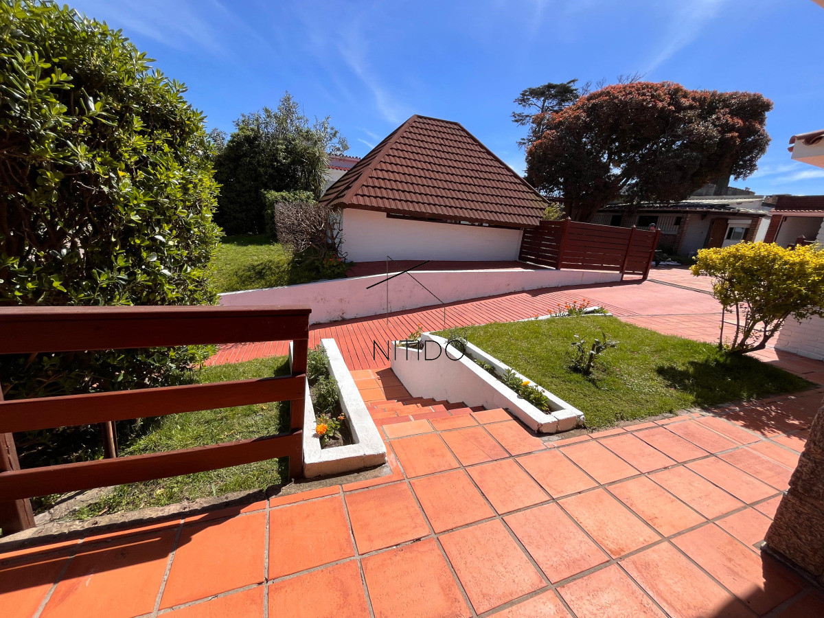 Casa ID.250 - Casa en Mansa, 3 dormitorios mas dependencia y piscina