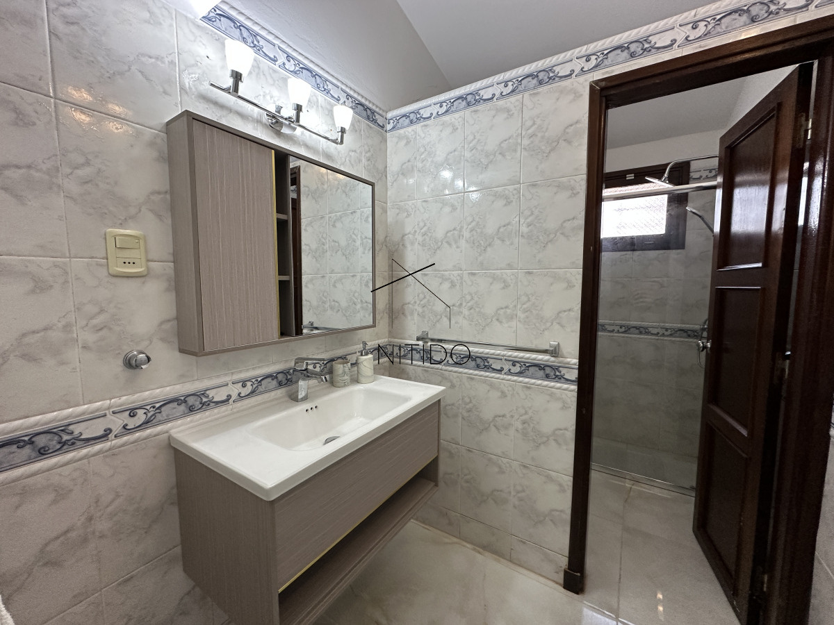 Casa ID.250 - Casa en Mansa, 3 dormitorios mas dependencia y piscina