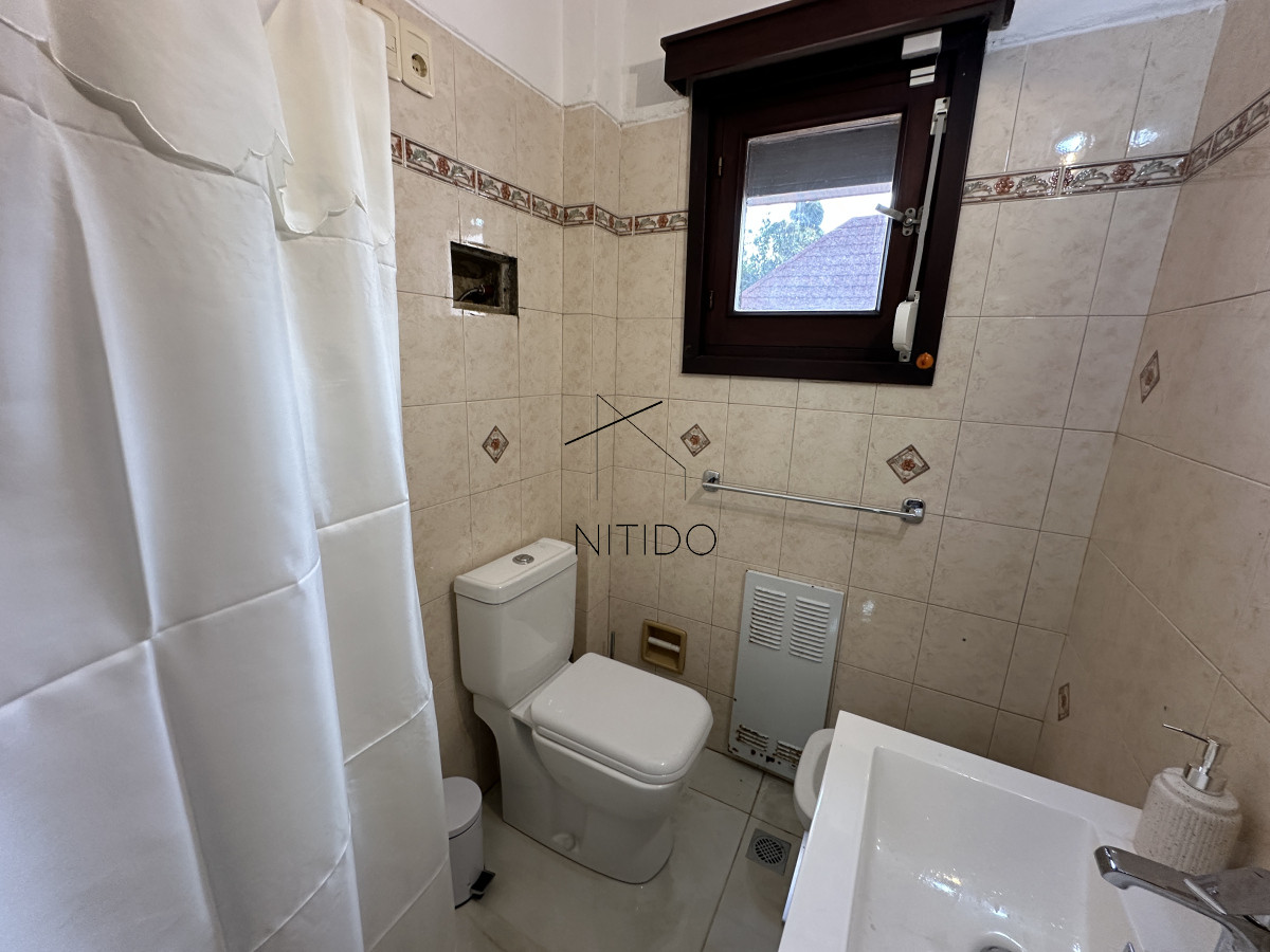 Casa ID.250 - Casa en Mansa, 3 dormitorios mas dependencia y piscina