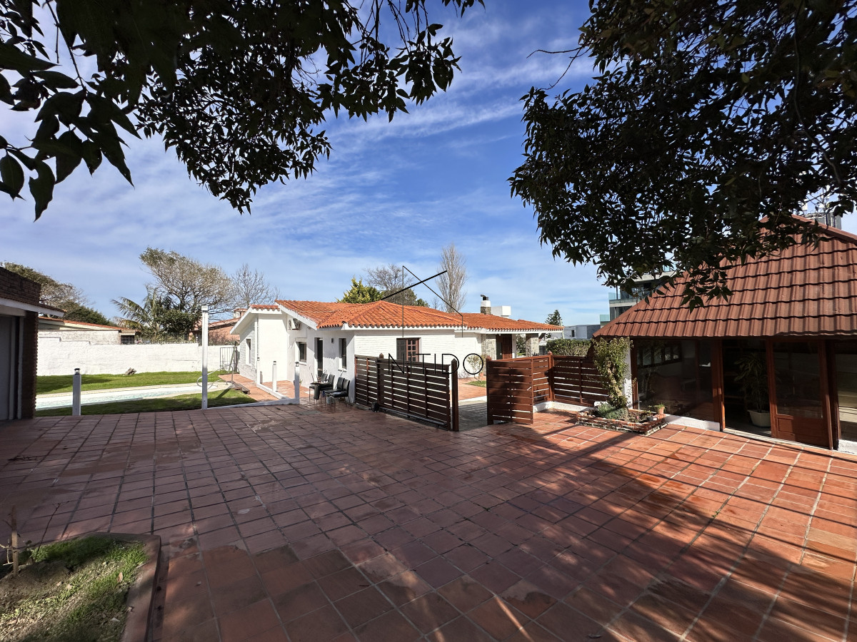 Casa ID.250 - Casa en Mansa, 3 dormitorios mas dependencia y piscina